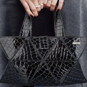 Summer Date | What is the Most Versatile Handbag Color? | Kaizer Leather | Leather Handbags | Leather Office Bags | Premium Leather | Italian Leather | Premium quality leather | Dubai
