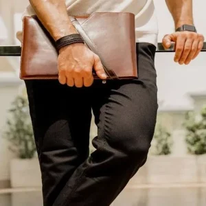 Minimalist Wadrobe | Kaizer Leather | Leather Handbags | Leather Office Bags | Premium Leather | Italian Leather | Premium quality leather | Dubai