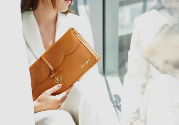 What is the Most Versatile Handbag Color? | Leather Handbag tote | Leather Office Bags | Premium Leather | Italian Leather | Premium quality leather | Dubai